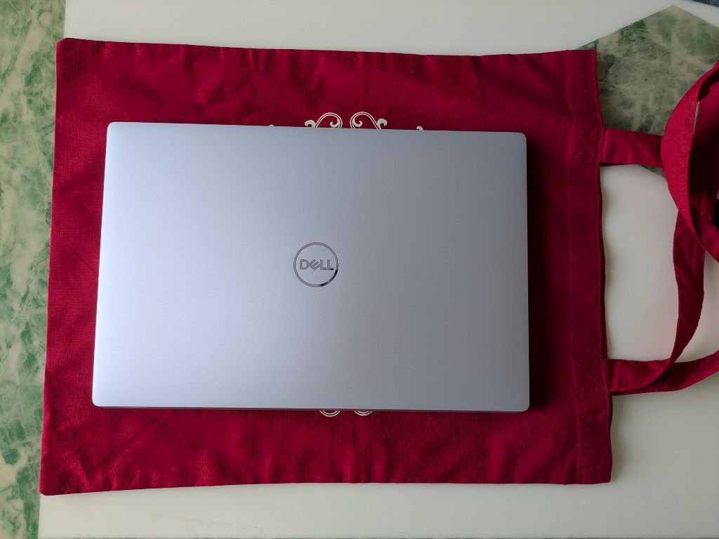 DELL XPS13 PC ノートパソコン