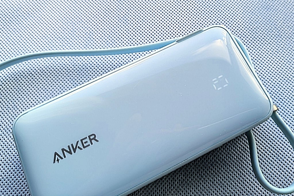 Anker Power Bankモバイルバッテリー(10000mAh, Fusion, Built-In USB-C ケーブル)A1637