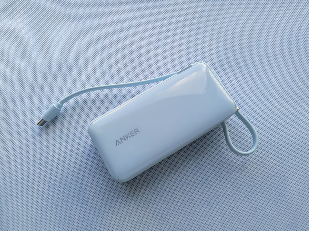 Anker Power Bankモバイルバッテリー(10000mAh, Fusion, Built-In USB-C ケーブル)A1637