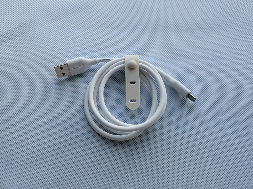 Anker USB-C ＆ USB-A ケーブル (Flow) 0.9m