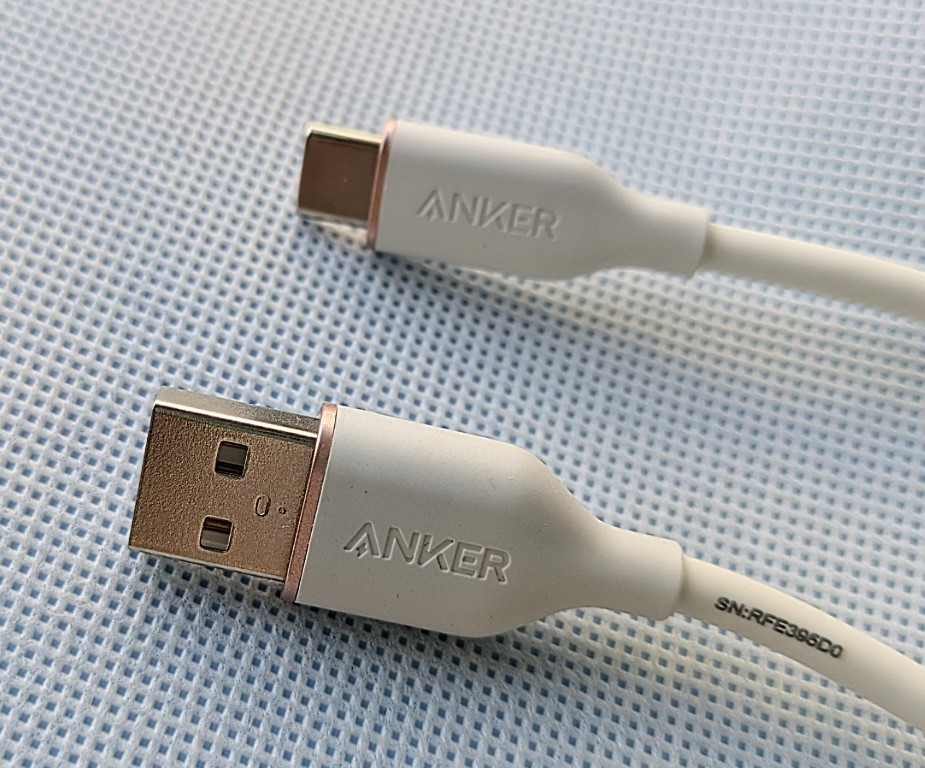 Anker USB-C ＆ USB-A ケーブル (Flow) 0.9m